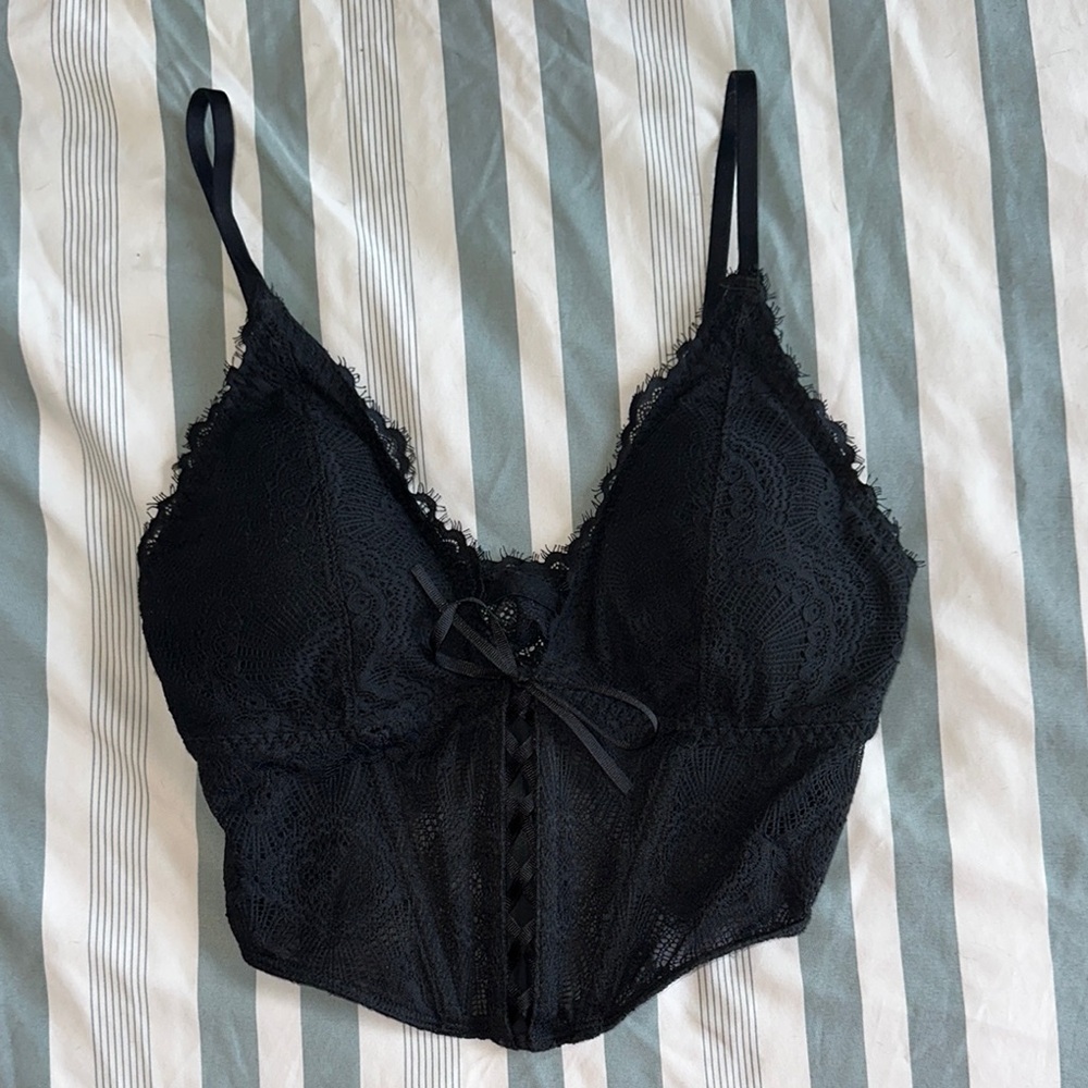 Black Lace Top-Bra with Adjustable Straps and Bow Detail